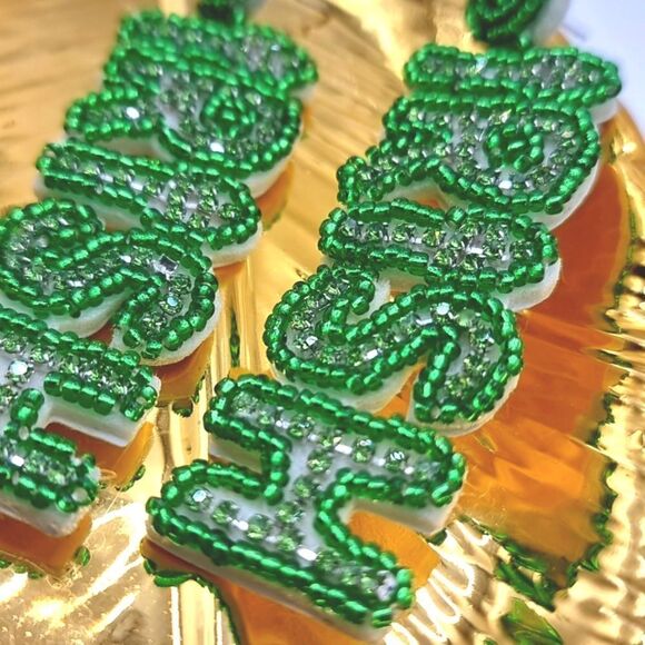 Bling IRISH graphic exquisite glass seed bead earrings - Picture 4 of 8